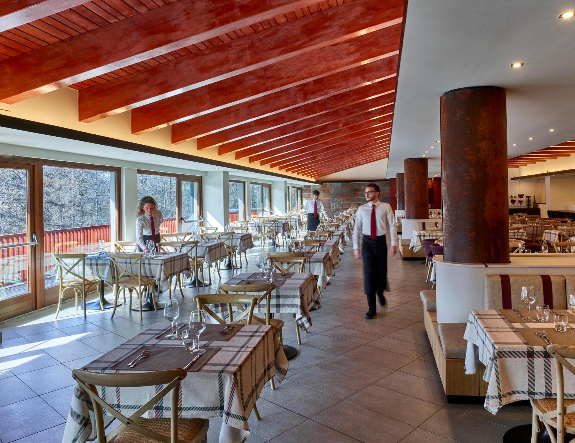 Hotel Sansicario Majestic Cesana Torinese Exterior foto