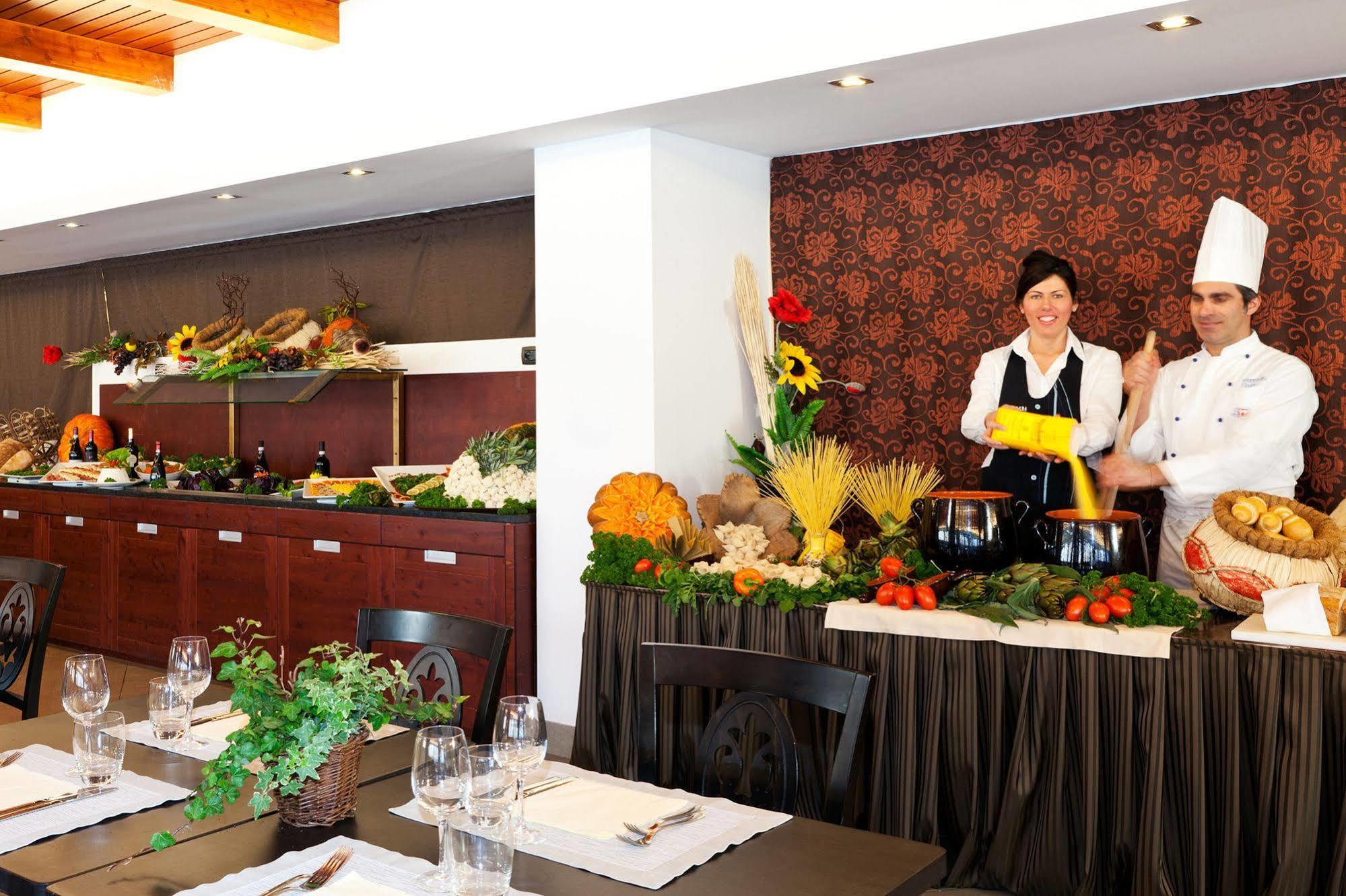 Hotel Sansicario Majestic Cesana Torinese Exterior foto