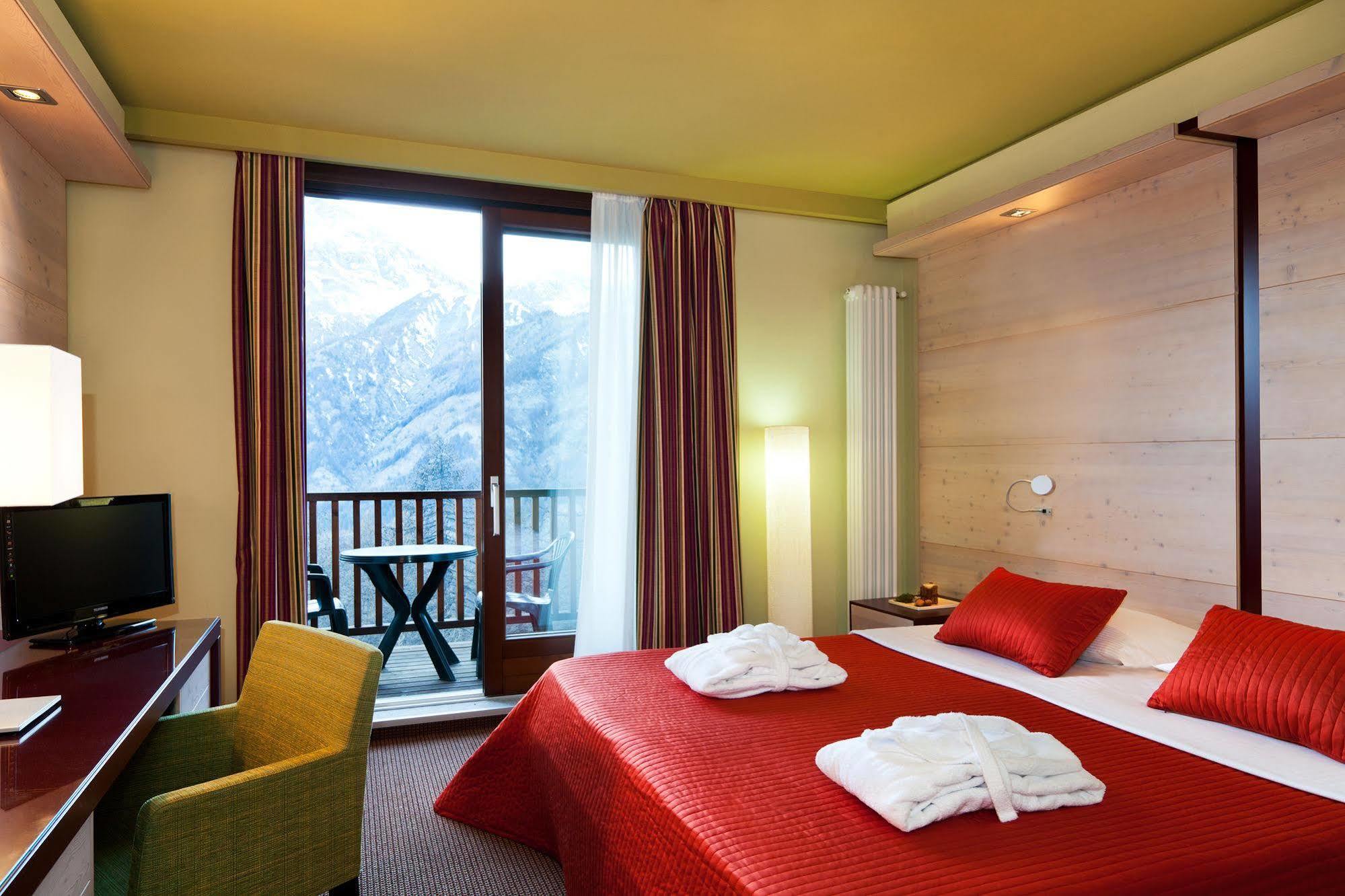 Hotel Sansicario Majestic Cesana Torinese Exterior foto
